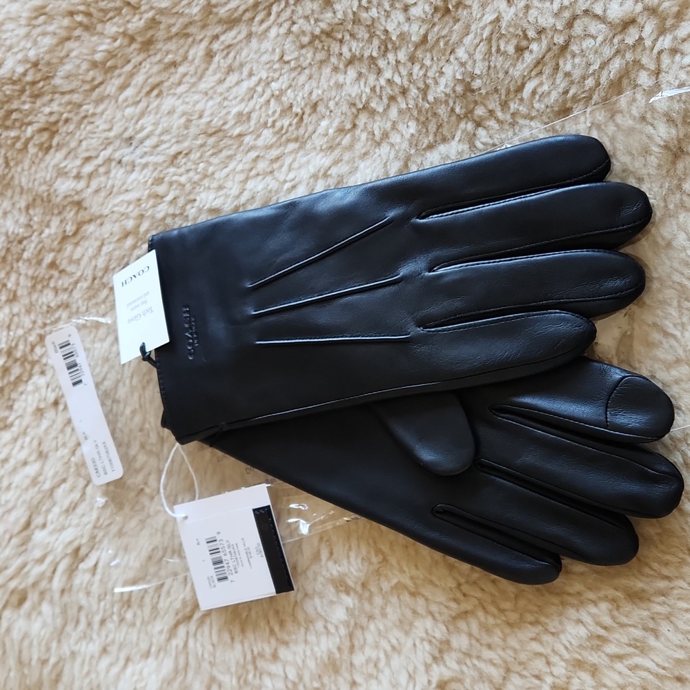 NWT Coach Black Sheep Leather Tech Gloves Men's Size L. 🖤🧤🎁